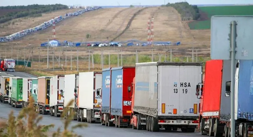 На границе фуры ходят хмуро